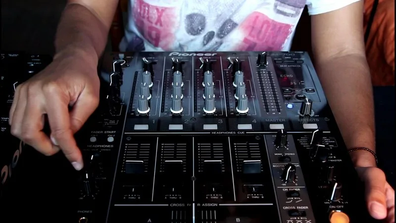 table de mixage DJ